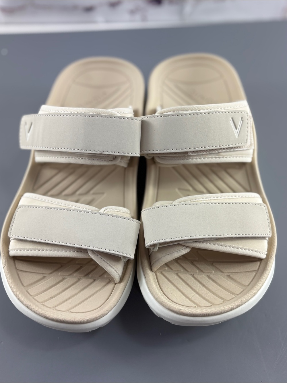 Vionic Renewal Men's / Women's Recovery Sandals Cream / White Size W 10 / M 8.5 - Picture 1 of 6